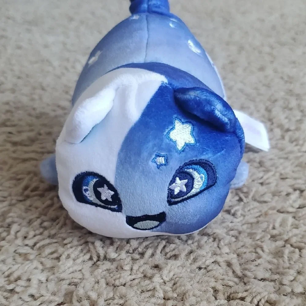 AMPHMAU Blue and White Plush Fish Toy